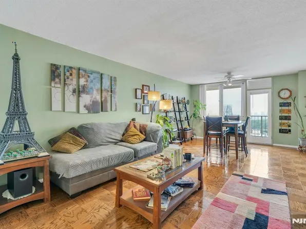 2150 Center Ave APT 19A, Fort Lee, NJ 07024