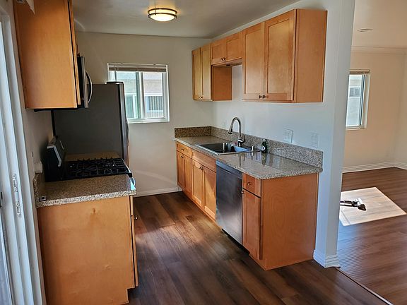 2nd image of 1626 Granville Ave APT 5