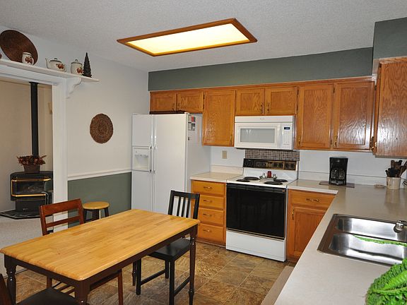3rd image of 1 Sarum Ln