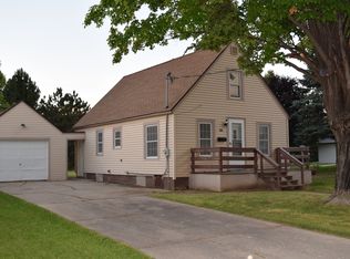 210 Kamps St, Combined Locks, WI 54113