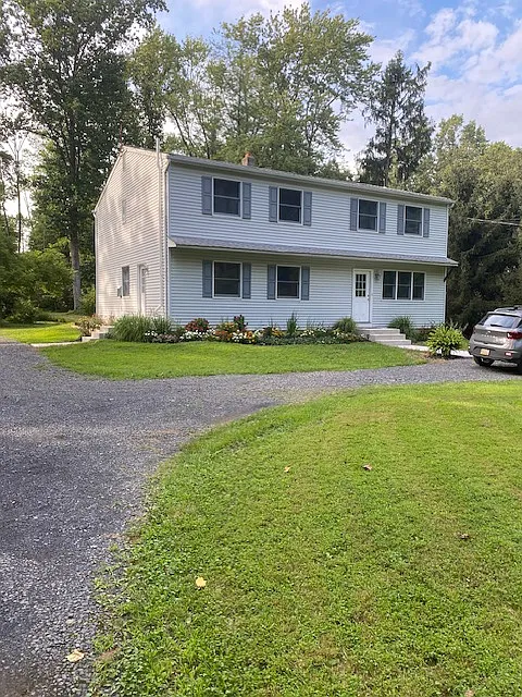 2 bed, 1.5 bath, 1300 sqft, $2,400 — Photo 1