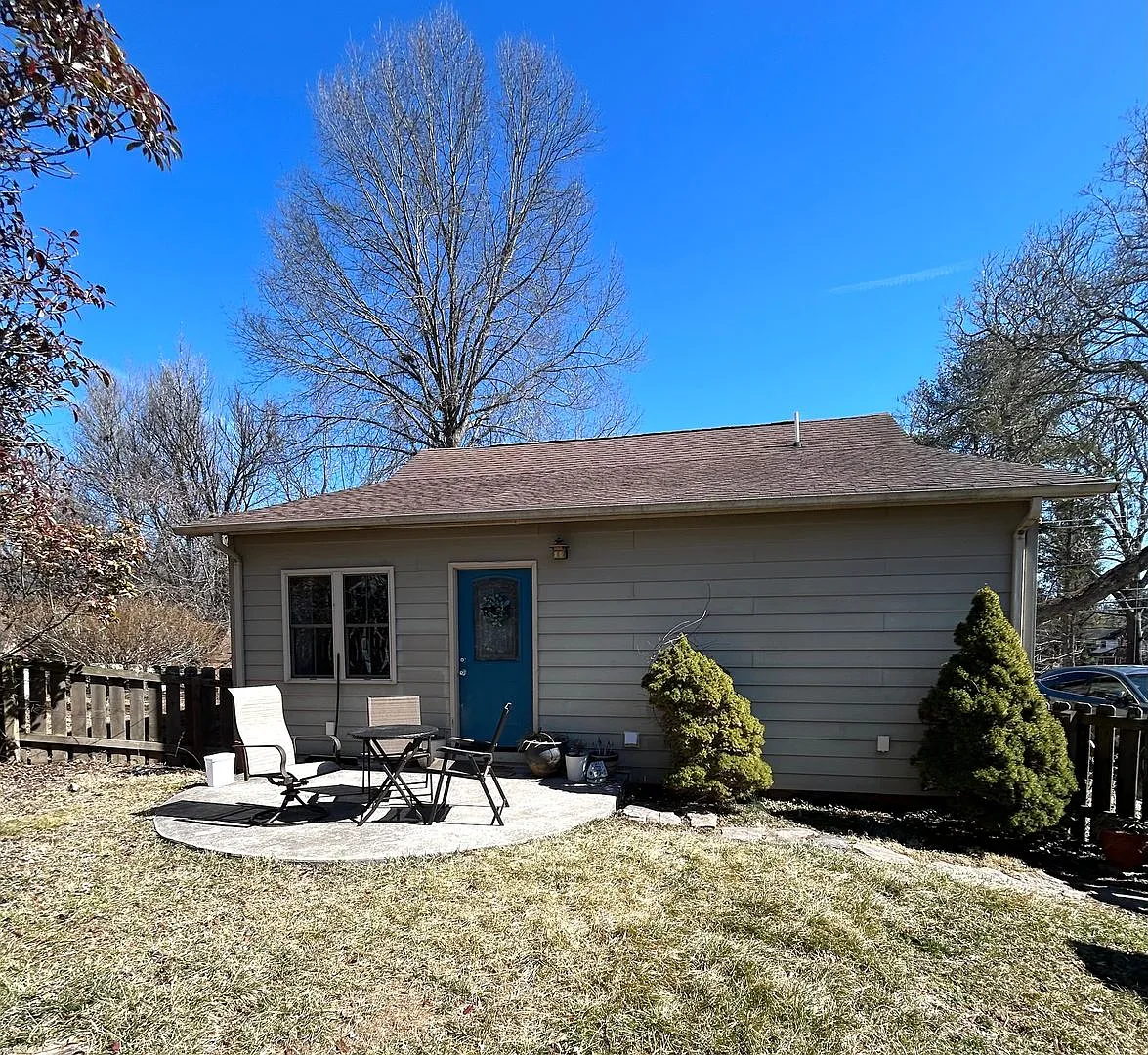 Spacious 4BR Home Walk to Virginia Tech & Downtown Blacksburg — Photo 3
