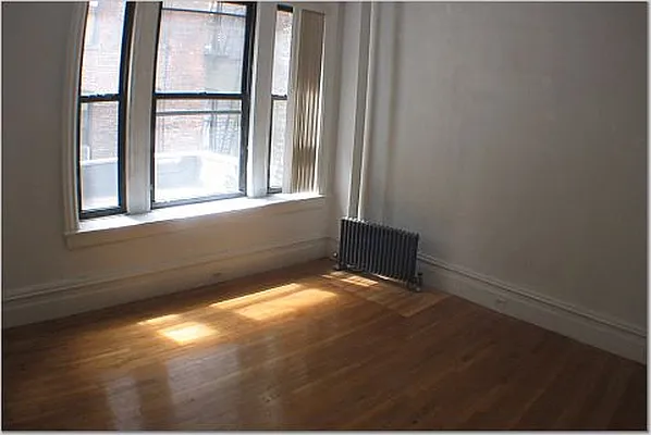 Rented by 4 Points Properties | media 19