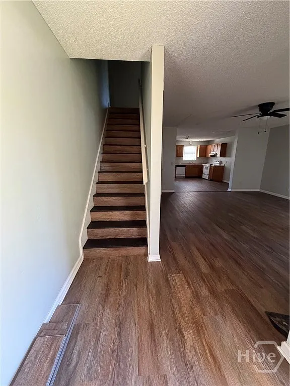 Building Photo - 19 Kandlewood Dr #B