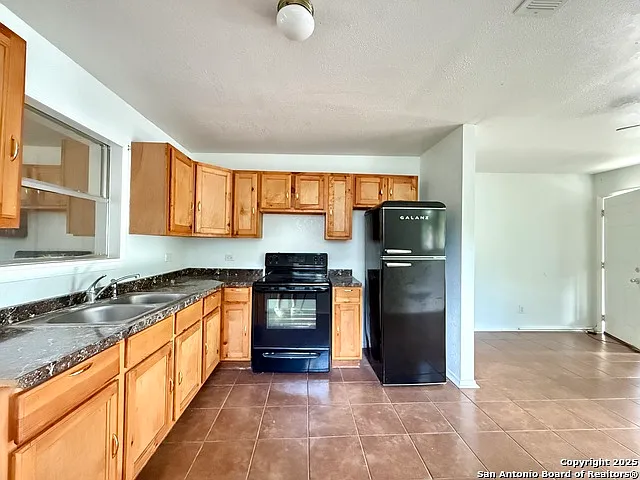 230 S San Gabriel Ave — Photo 10