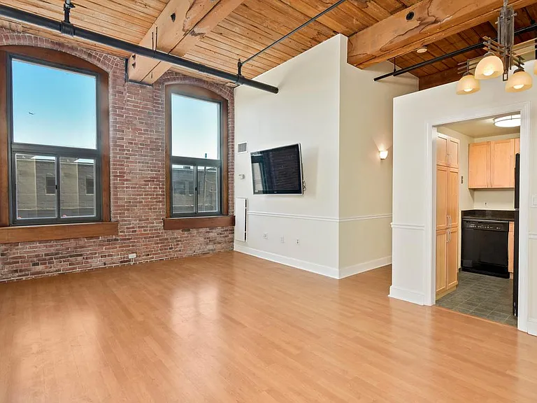 320 W 2nd St #210 — Photo 3