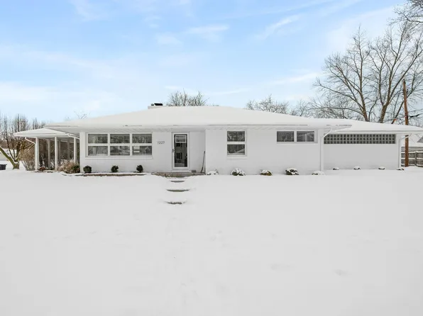 1227 Iroquois St, South Bend, IN 46617