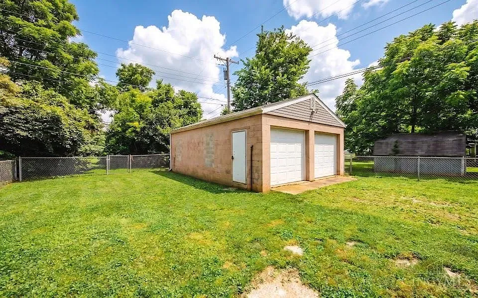 2 bed, 911 sqft, $1,350 — Photo 2