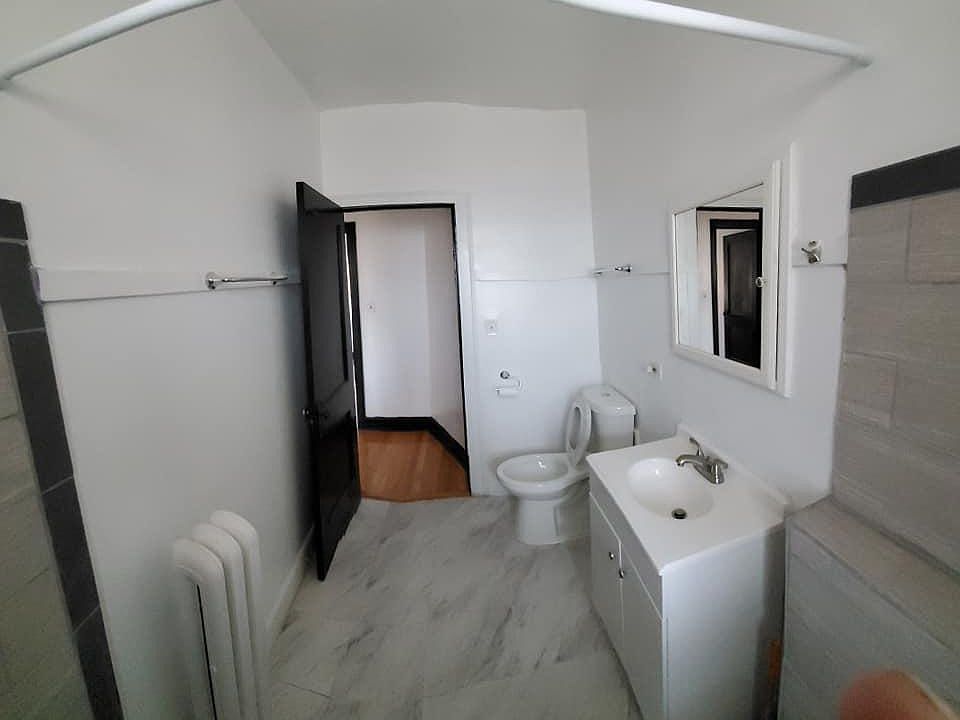 Different bathroom, different decorations/ same set up