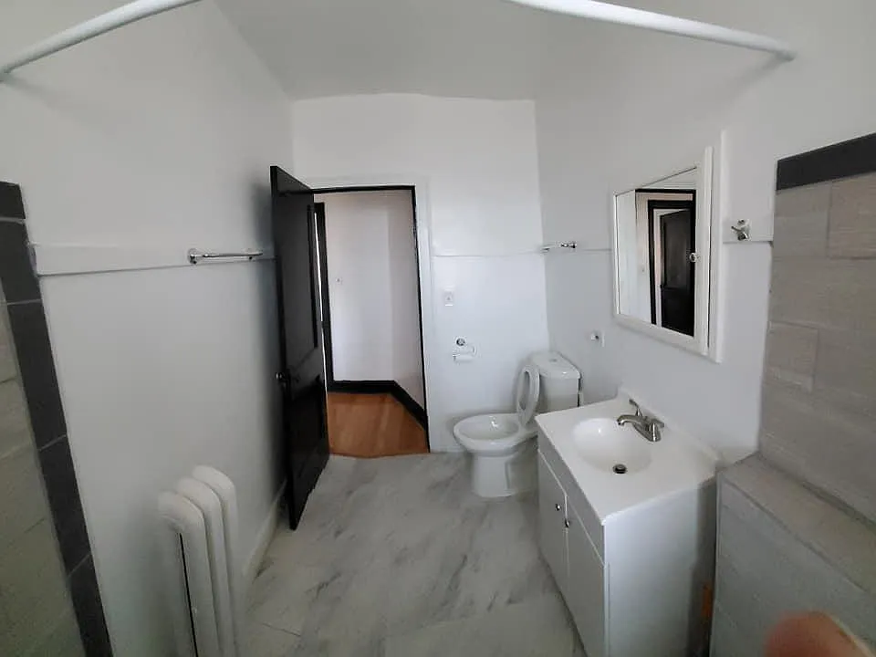 Different bathroom, different decorations/ same set up