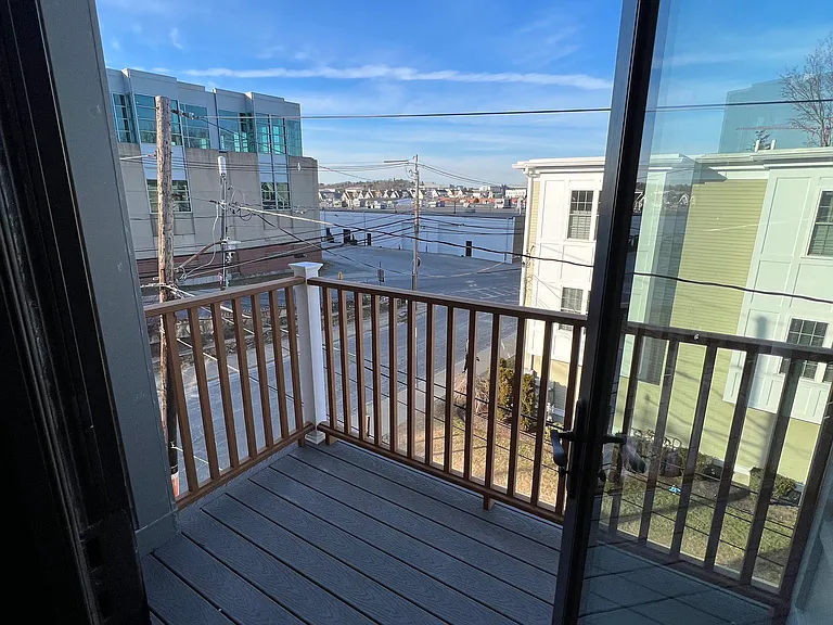 Everett St — Photo 6