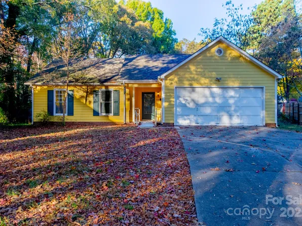 7541 Crestside Ln, Charlotte, NC 28227
