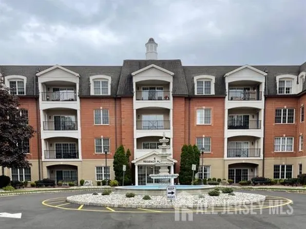 323 Regency Pl, Woodbridge, NJ 07095