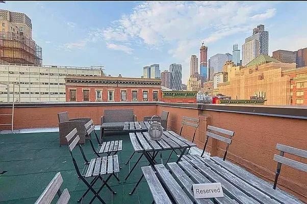 Rented by Compass | media 21