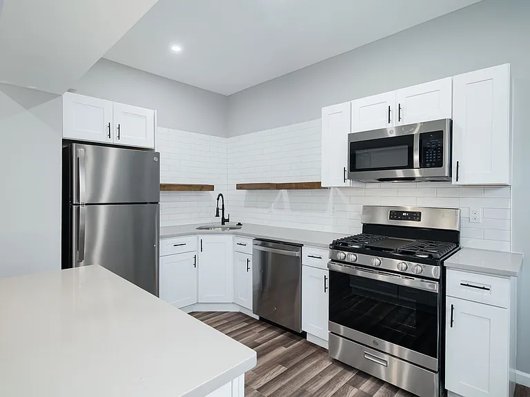 1439 S 6th St #1R — Photo 1