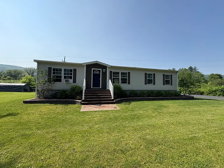 3943 State Highway 7 — Photo 1