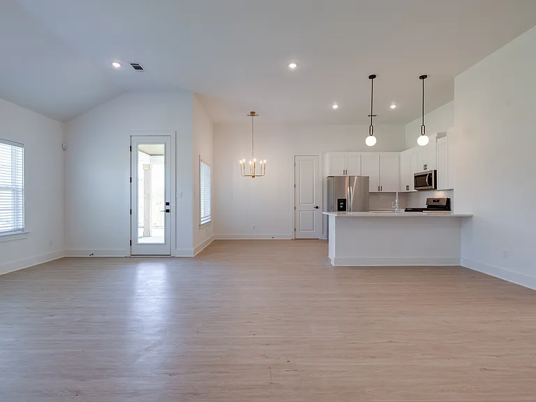 4124 McSwain Cv — Photo 2