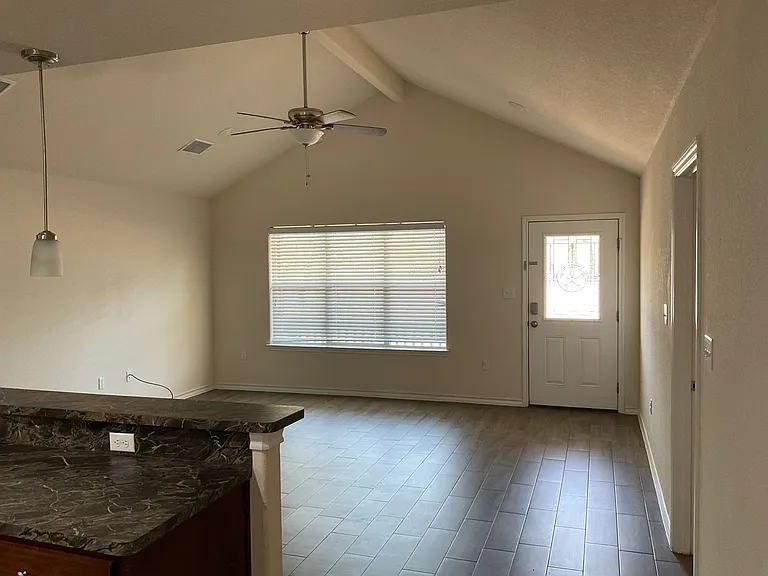 117 N Pass — Photo 3