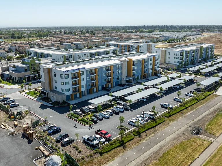 Zeta Luxury Apartments — Photo 34