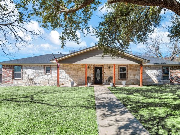 3900 Sundown Dr, Benbrook, TX 76116