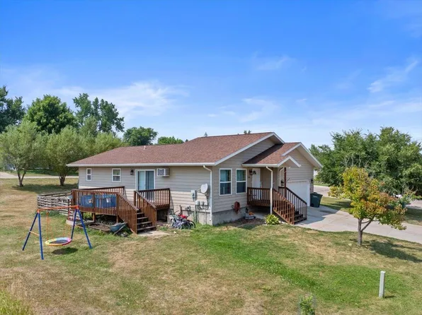 2104 Johnny Cir, Belle Fourche, SD 57717