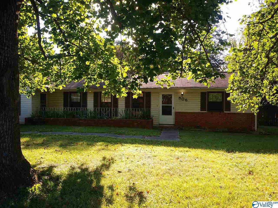 1st image of 806 Woodall Ln NW