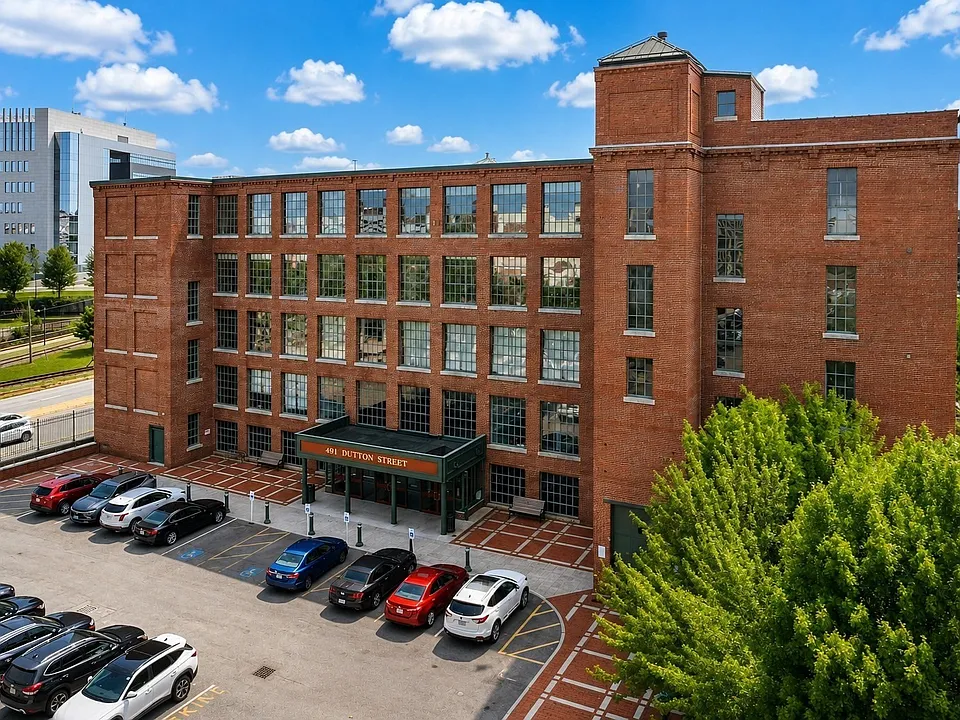 491 Dutton St #209
