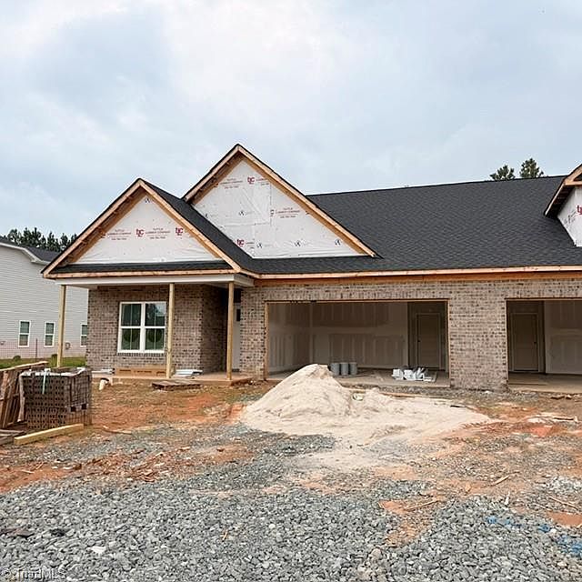 1st image of 404 Beeson Ct