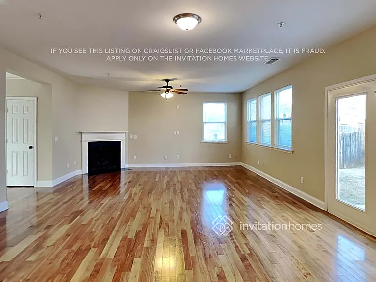 380 Roseglen Dr — Photo 5