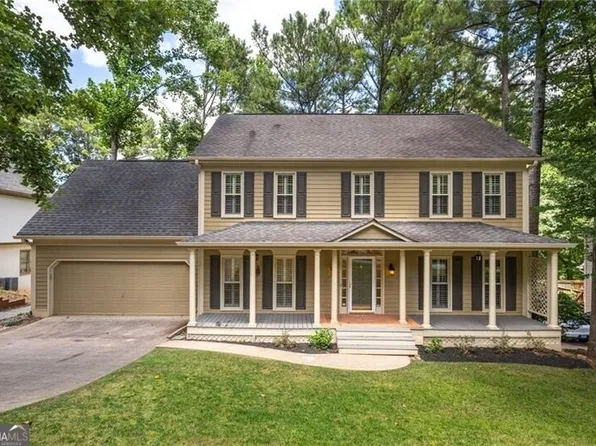 815 Bermuda Run, Woodstock, GA 30189