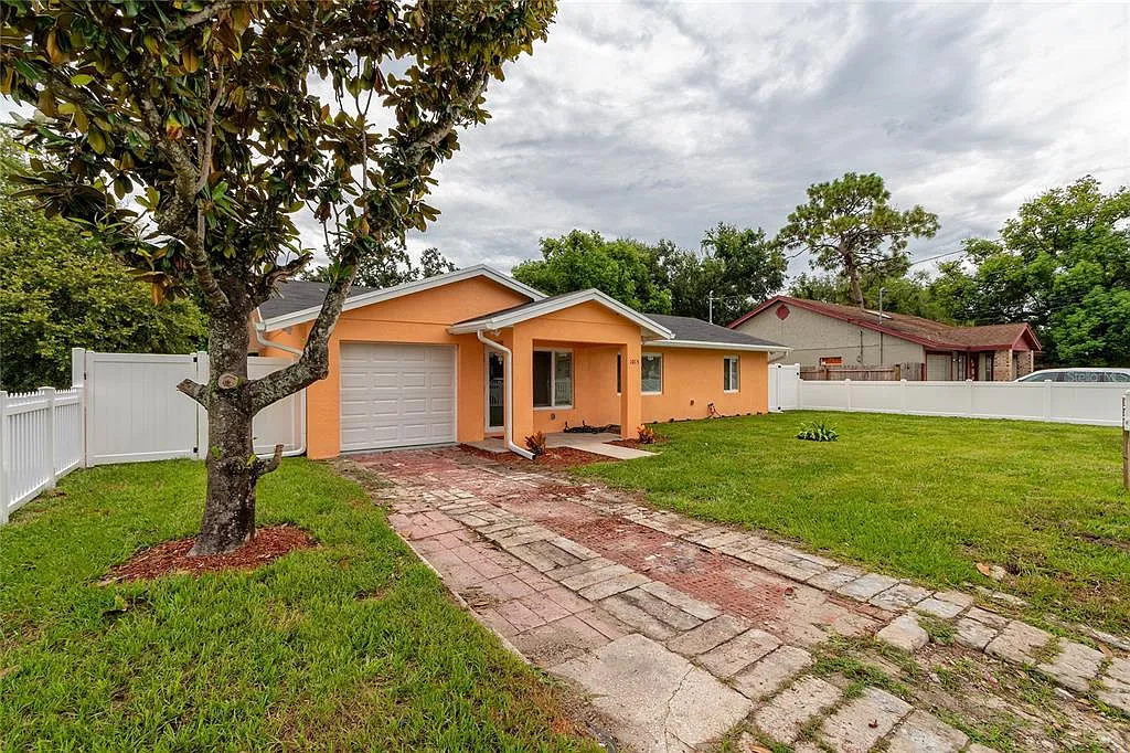 3 bed, 2.0 bath, 1730 sqft, $2,600 — Photo 3