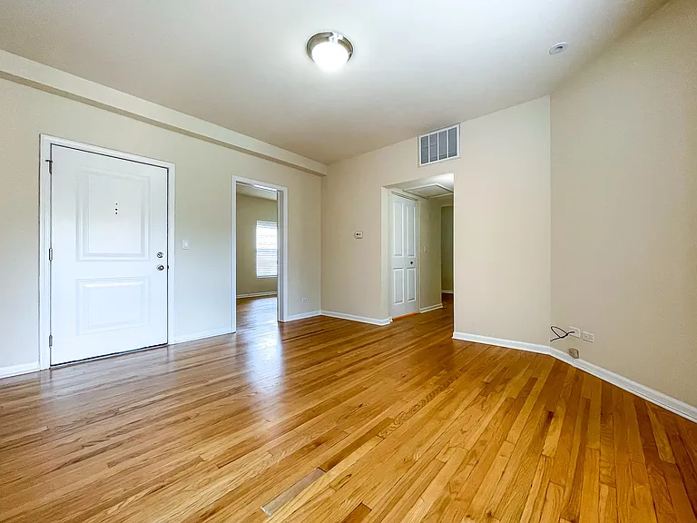 Necedah at 4740-4748 South Greenwood — Photo 13