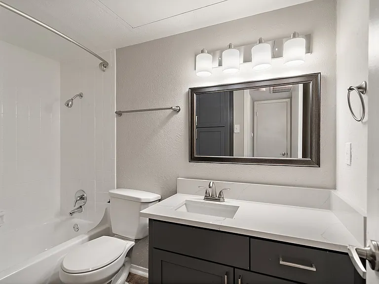 Loreto Apartment Homes — Photo 13