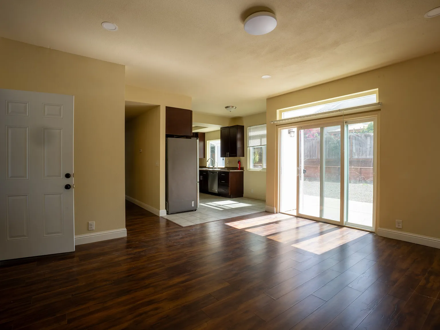 4 bed, 2300 sqft, $5,450 — Photo 3
