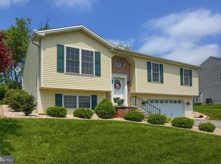 335 Woodbridge Dr, Etters, PA 17319