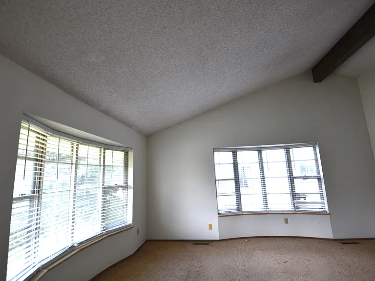 2643 Sherwood Cir — Photo 4