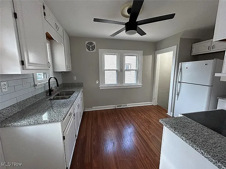 3 bed, 1.5 bath, 1884 sqft, $2,150 — Photo 4