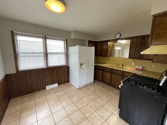 5th image of 3572 Kenowa Ave SW #3572
