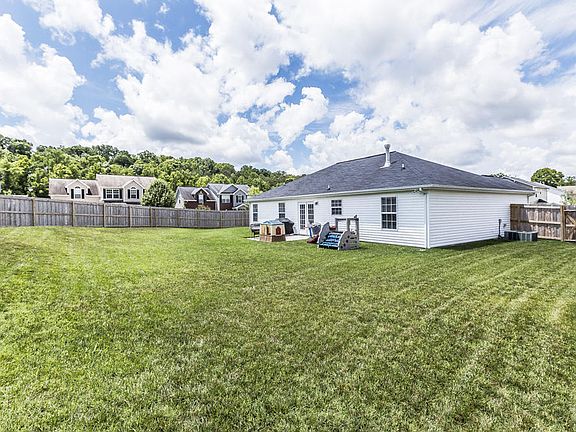 4th image of 5915 Gray Gables Dr