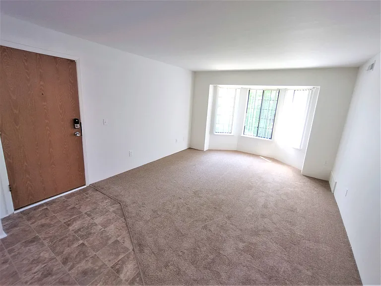 Charter Oaks Apartments — Photo 119