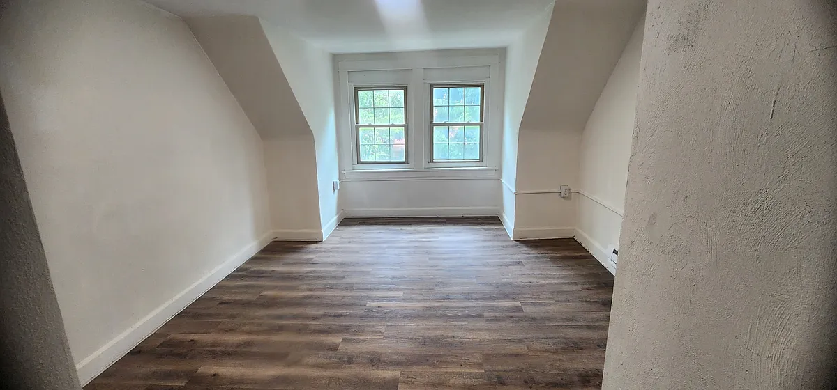 Building Photo - 29 Oakwood Rd #7