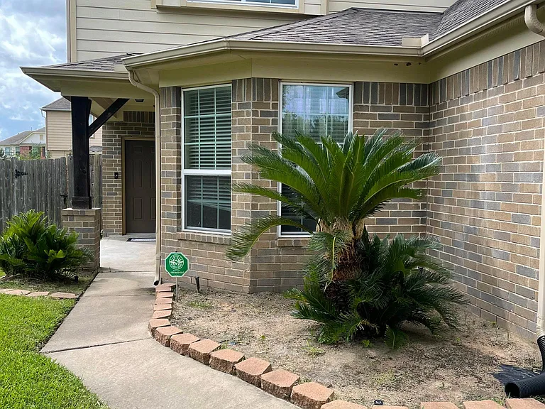 2810 Hazelwood Dr — Photo 1