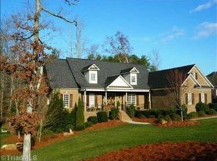 7525 Henson Forest Dr, Summerfield, NC 27358