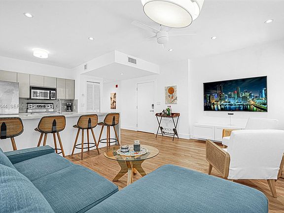 5th image of 1018 Meridian Ave APT 1