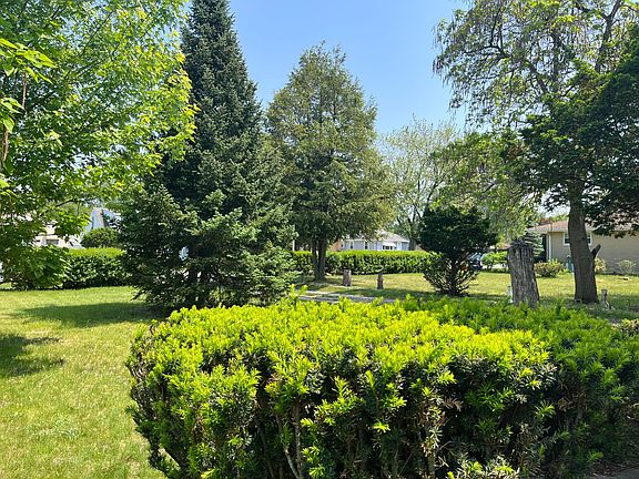 3rd image of 864 Mackinaw Ave