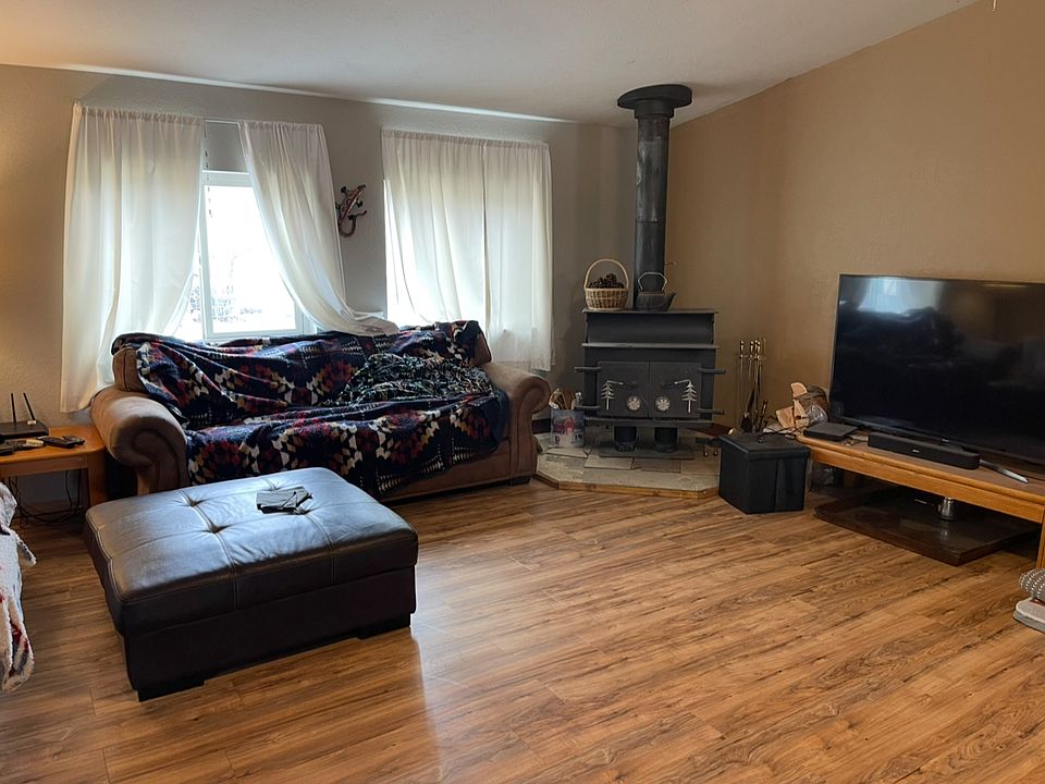 1st image of 1079 Park Ln