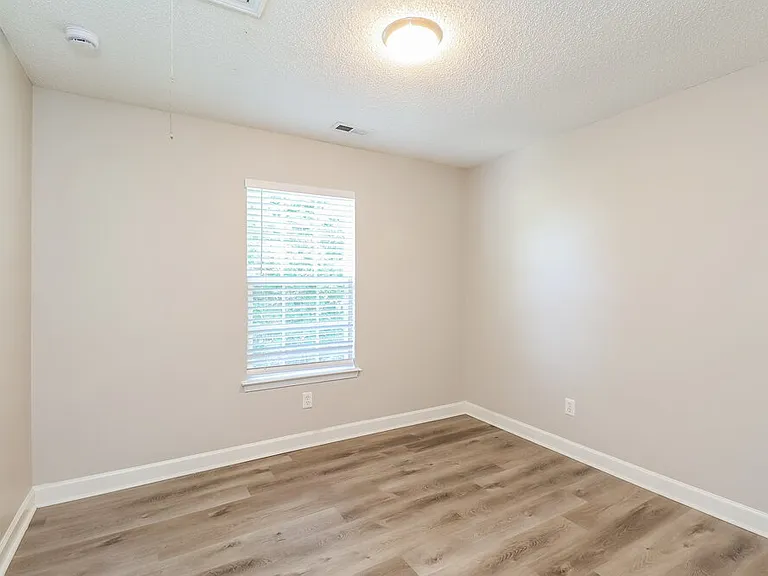 326 Kingville Dr — Photo 13