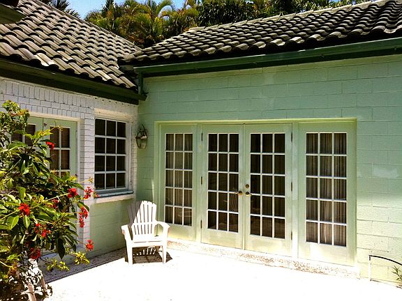 French doors leading to pool