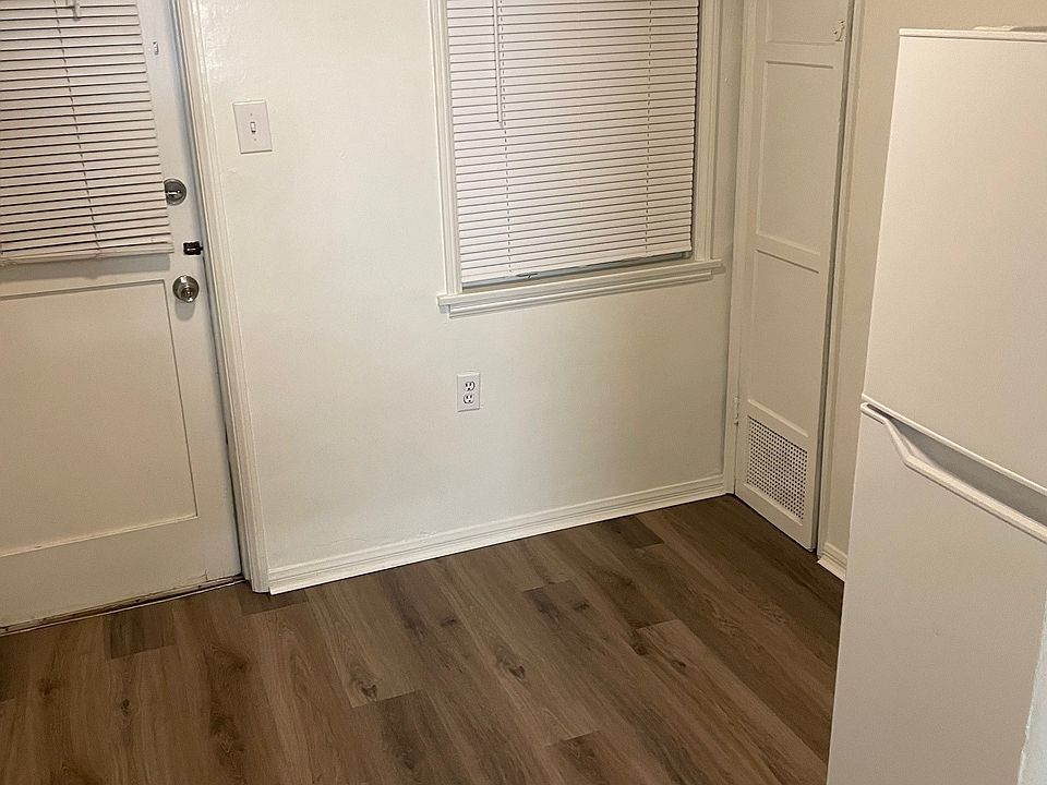 partial kitchen view