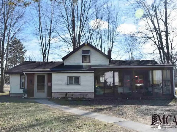 106 W Dean Rd, Temperance, MI 48182